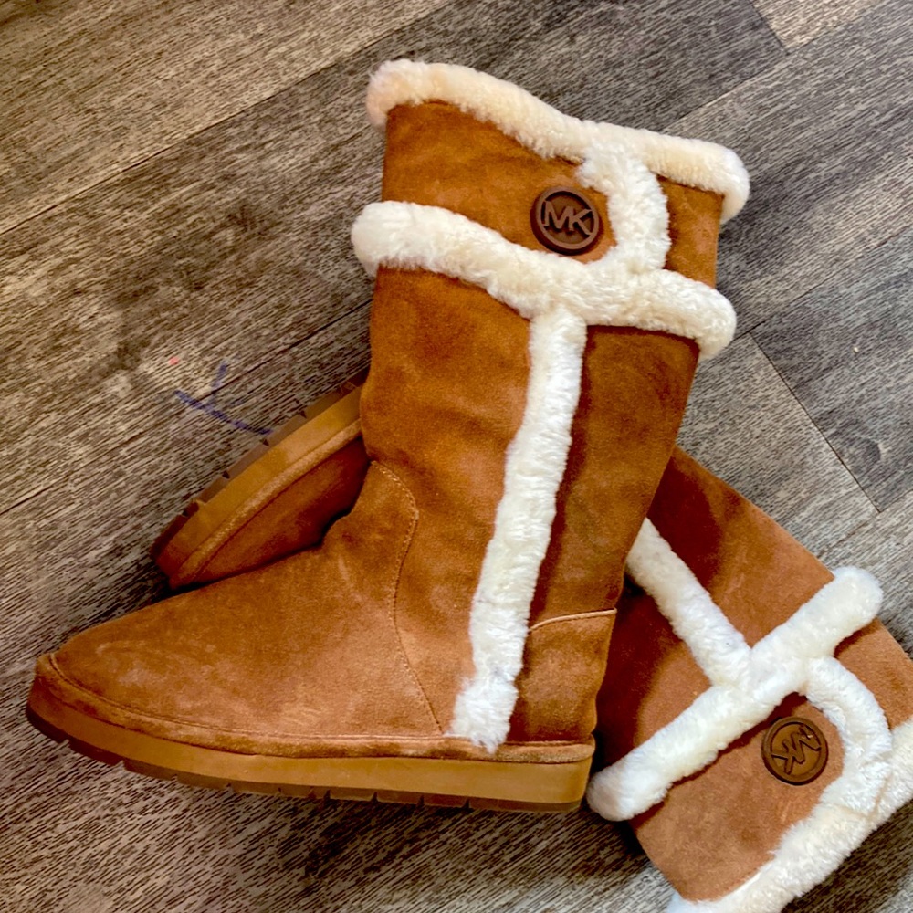 Michael Kors winter boots size 6 barely used